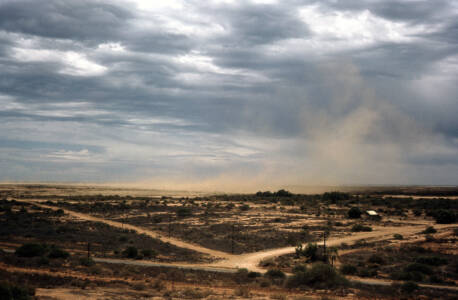 CVN 62 Duststorm, view from one of the staff houses